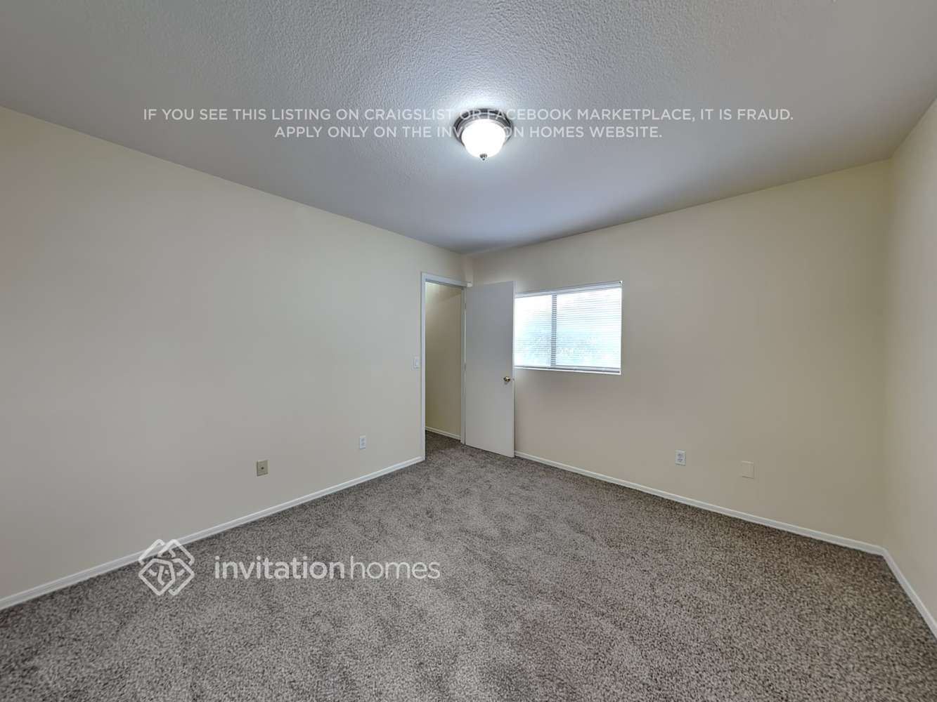 Building Photo - 2415 E Palm Beach Dr