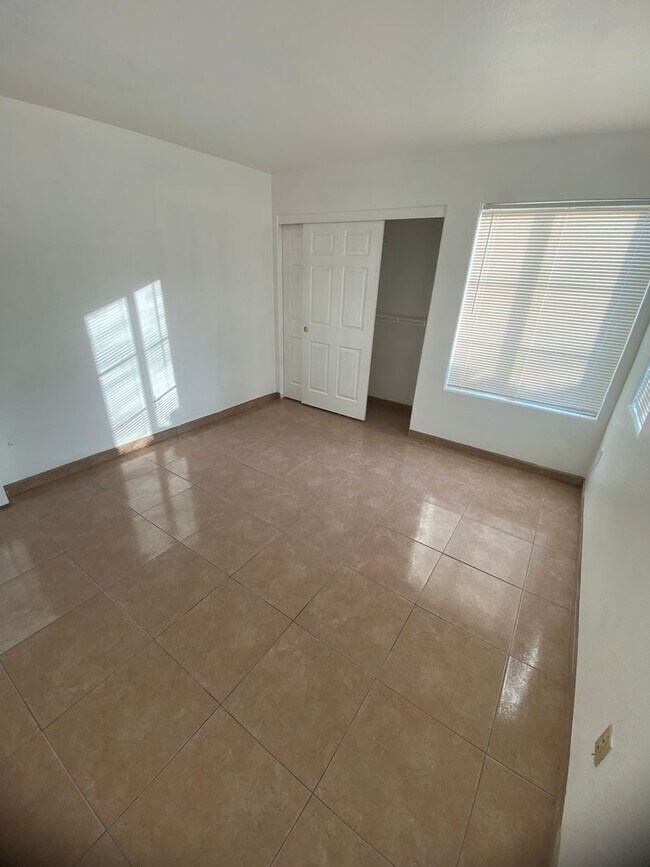 Building Photo - AMERICANA Property Mgmt - Downstairs 2 beds Condo near NLV airport