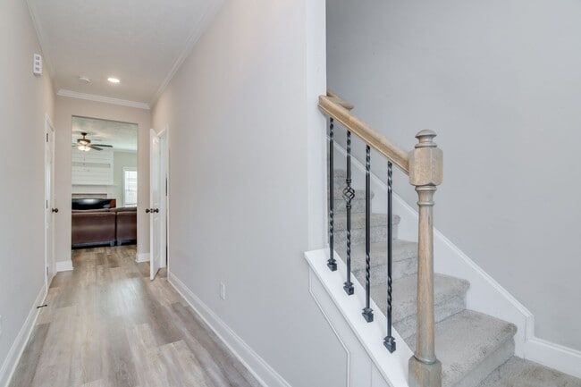 Building Photo - 4 Bedroom 2 Bathroom Two Story Home