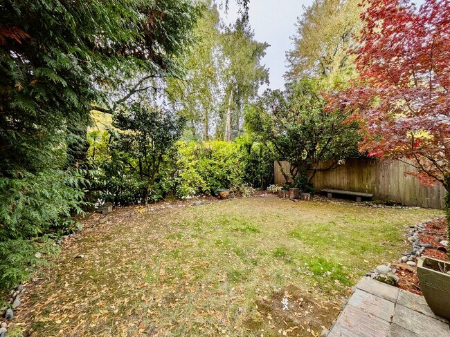 Building Photo - Darling 2 Bed 1 Bath 1940's Cottage Near Multnomah Village is a Must See!