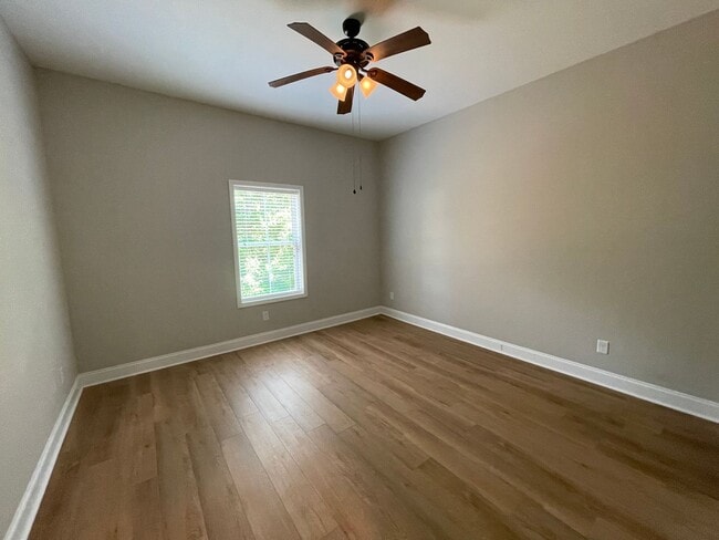 Building Photo - Amazing 5 Bedroom Craftsman-Style Home in Martinez!