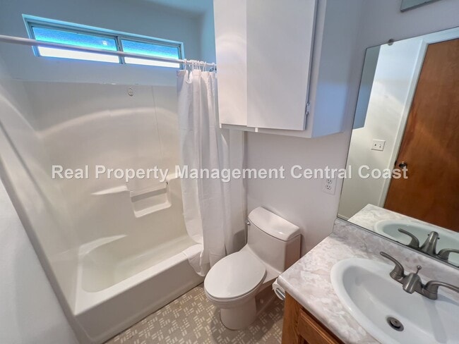 Building Photo - AVAILABLE NOW - Spacious Country Home in S...