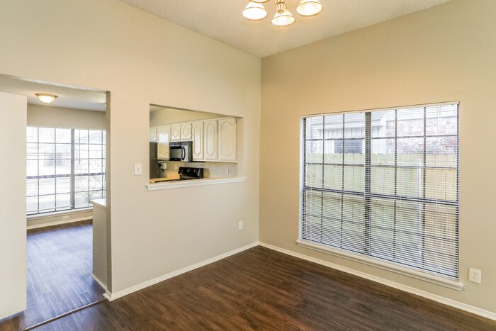 Building Photo - 410 Wellington Dr