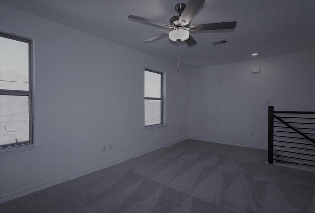 Building Photo - 562 Papaya Dr