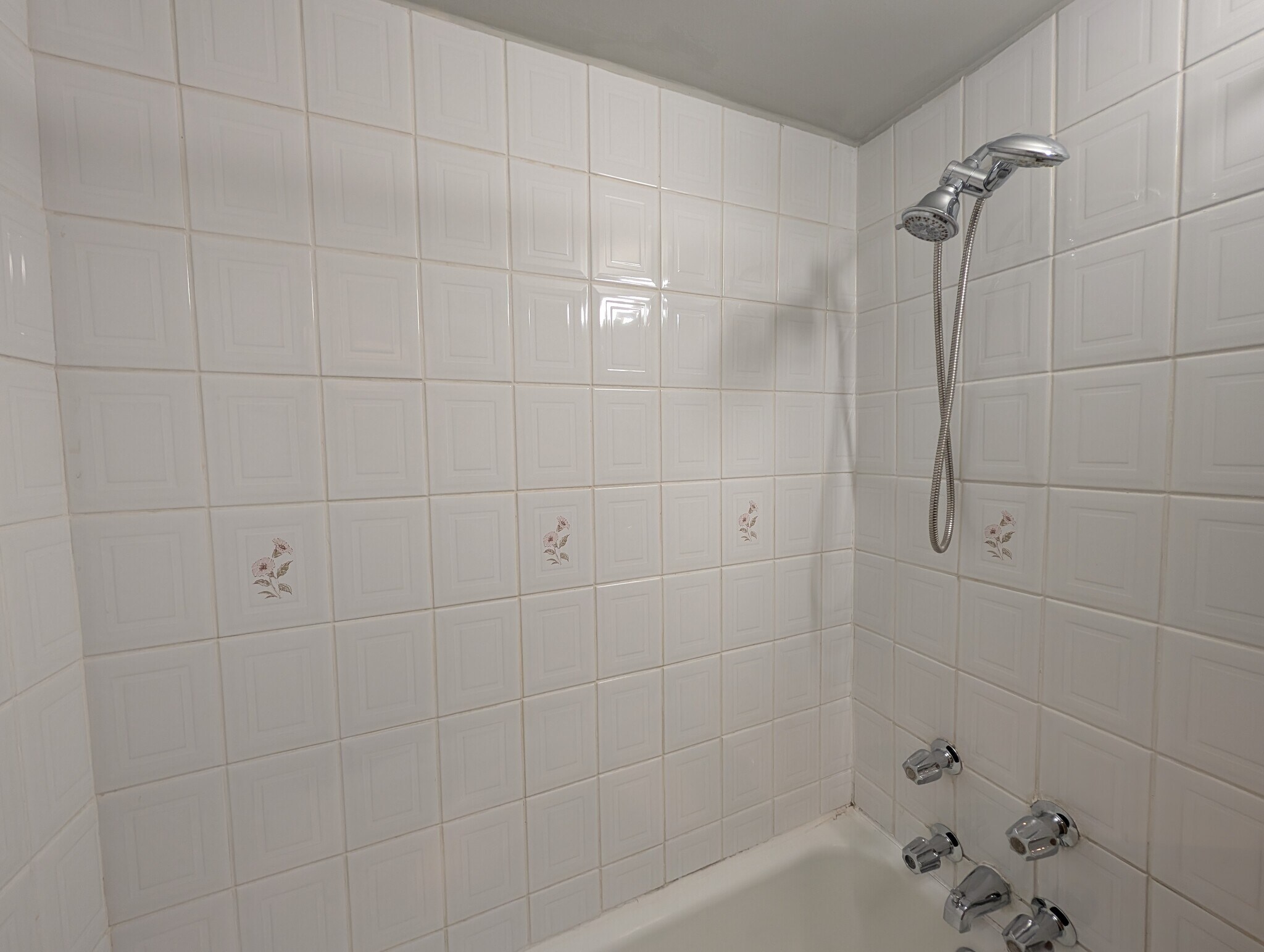 Building Photo - 429 W Wellington Ave