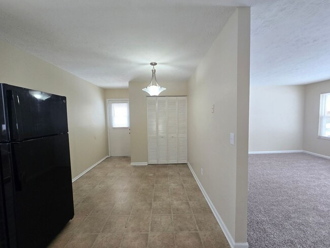 Building Photo - Nice, Recently Renovated, 3 Bedrooms, 1 Bath, Brick Ranch Home available Now! Located on a Cul de...