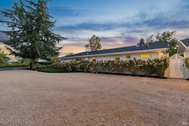 Building Photo - 760 Zinfandel Ln