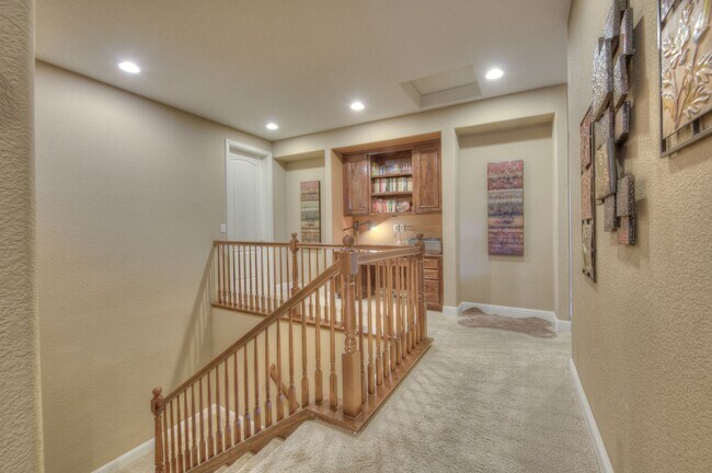 Building Photo - Beautiful former Meritage model home in the heart of Somersett. 4bed/3.5bath/3car 3764sf