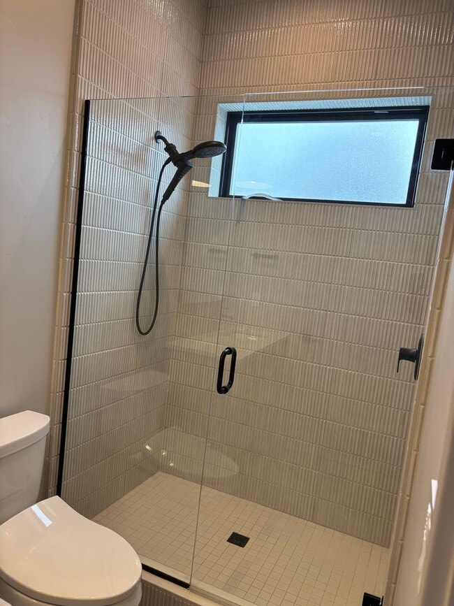 Building Photo - Modern Home Near Old Mill