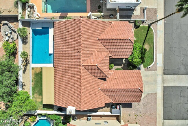 Building Photo - 10102 E Dreyfus Ave