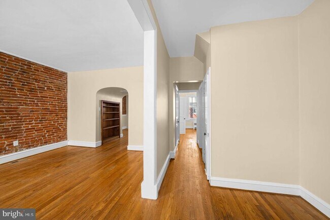 Building Photo - 602 W 20th St