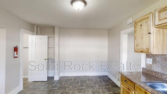 Building Photo - 219 N Institute St