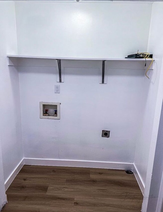 Building Photo - 600 N 2450 E