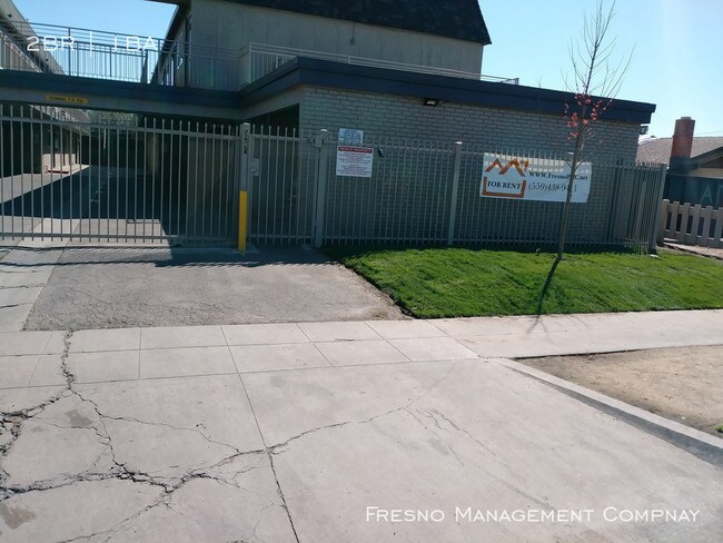 Primary Photo - 5280 N 6th St