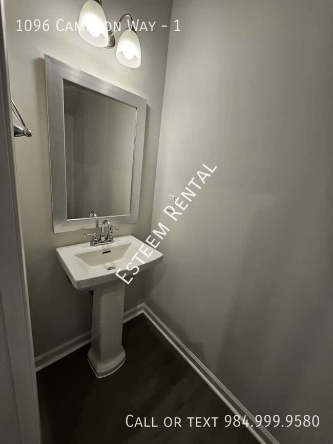 Building Photo - 1096 Cameron Wy