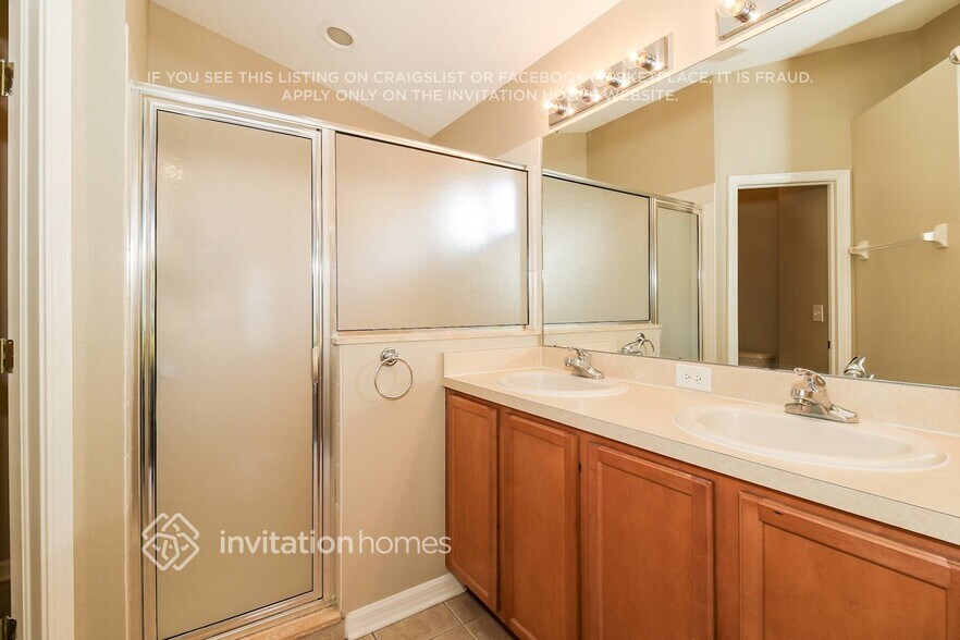 Building Photo - 449 Stone Briar Dr