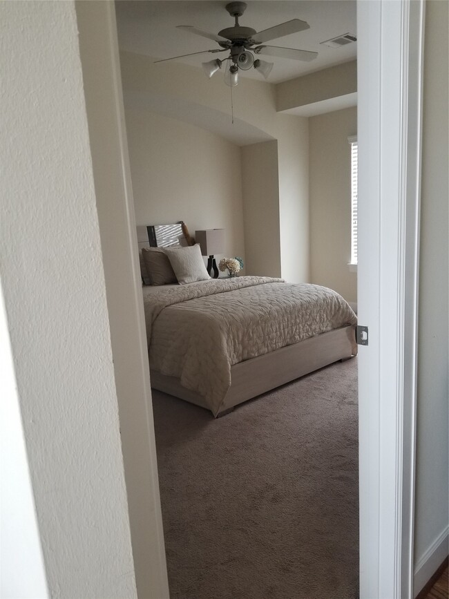 Building Photo - 3709 Main Plaza Dr