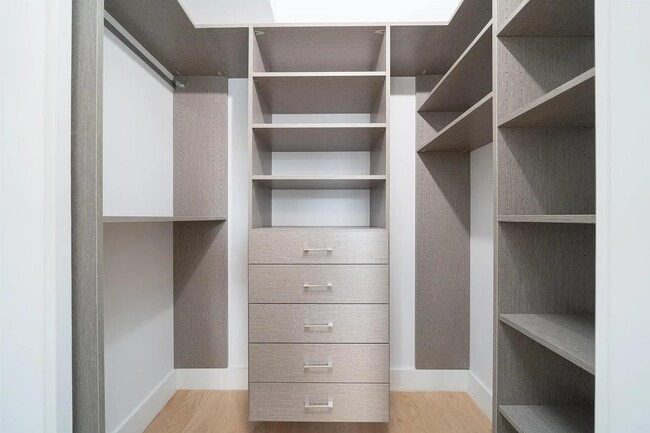 Building Photo - 10 Brinkerhoff St