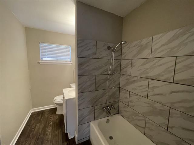 Building Photo - 2513 Greenway St