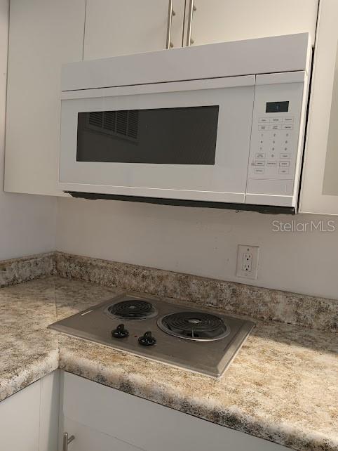Building Photo - 2603 Fan Palm Dr