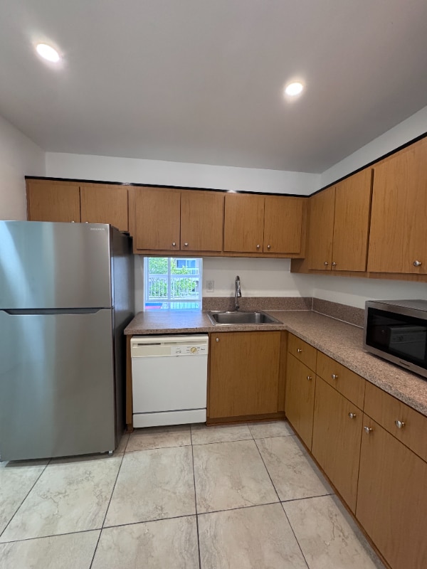 Building Photo - 7920 Camino Real