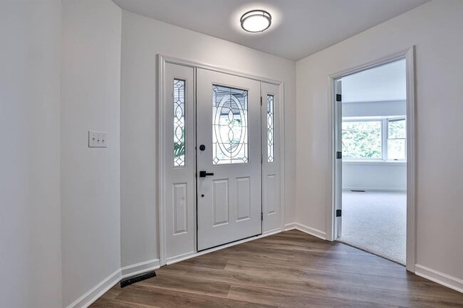 Building Photo - 252 Linden Ave