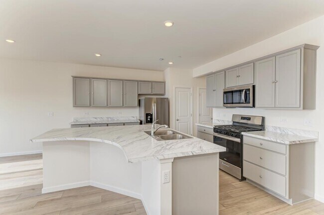 Building Photo - 5956 Hawkweed Dr