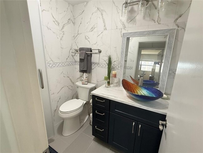 Building Photo - 205 Andover Pl N