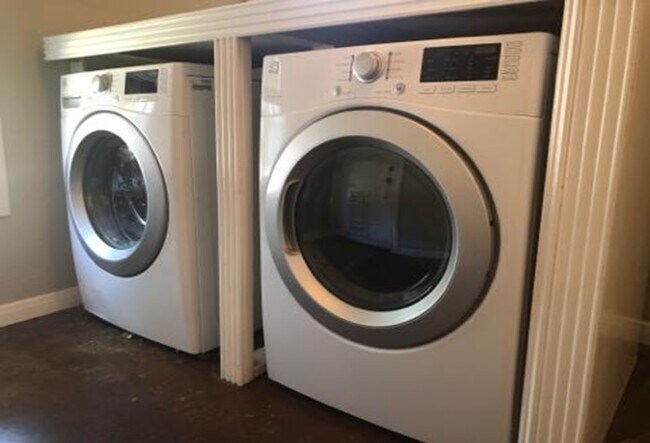 Building Photo - 2611 Tangley St