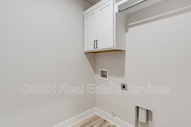 Building Photo - 8541 W 37th St N