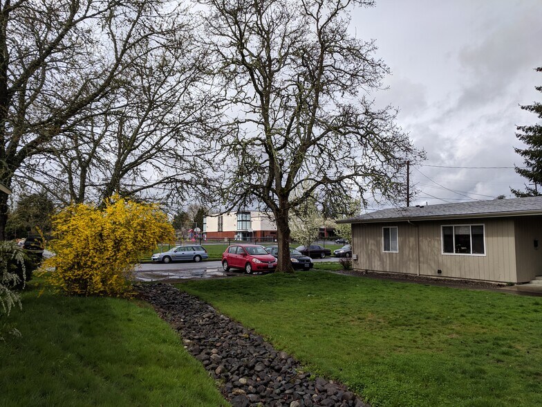 Building Photo - 5220 SW Franklin Ave