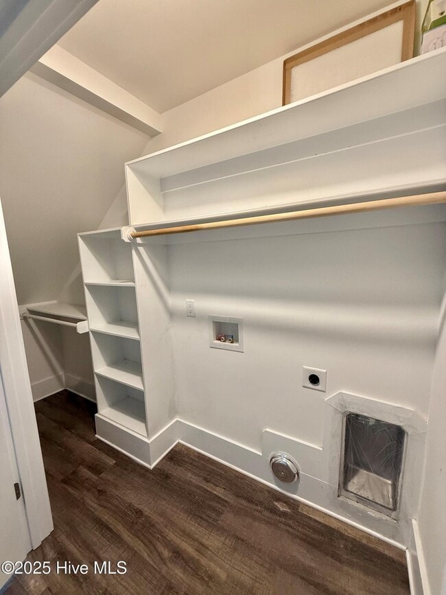 Building Photo - 4006 Tamarisk Ln