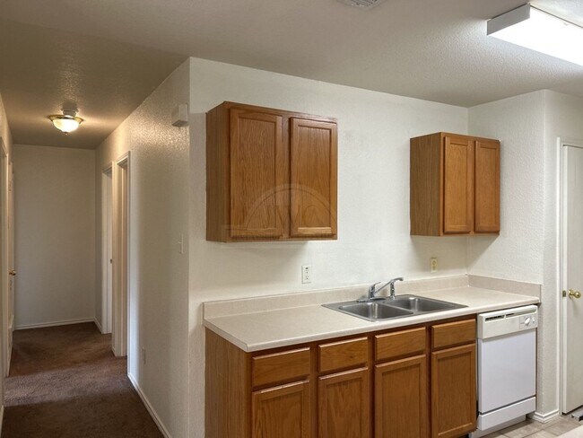 Building Photo - 2318 Wildewood Dr