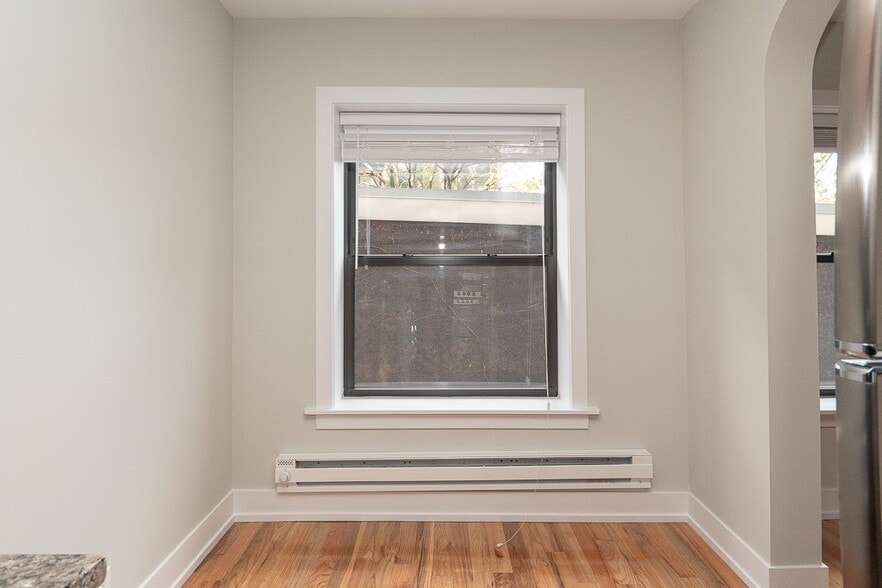 Building Photo - 564 W Arlington Pl