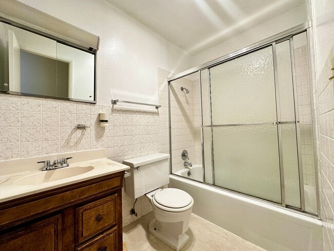 Building Photo - 4 Bedrooms, 3 Bath Home in Northwest Reno