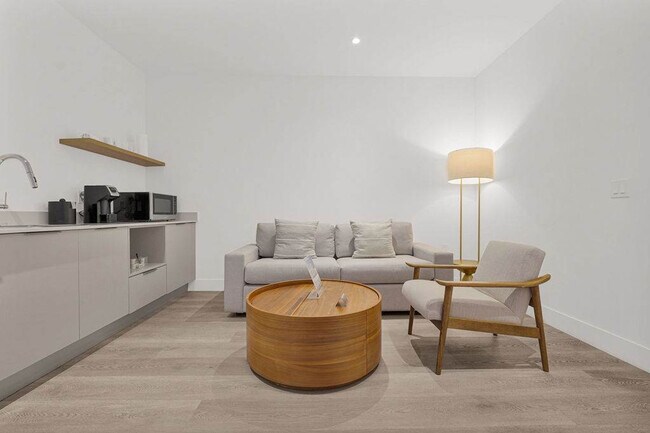 Building Photo - 239 SW 9th St