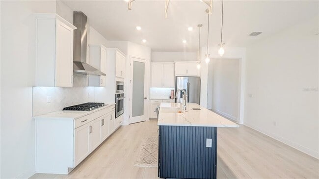 Building Photo - 15614 Vetta Dr