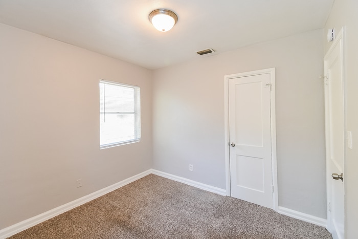 Building Photo - 2844 Myra St