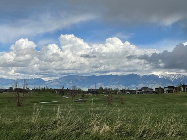 Building Photo - 31 Highnoon Way