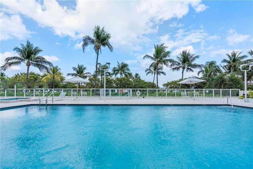 Building Photo - 10185 Collins Ave