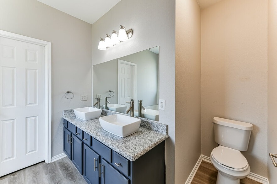 Building Photo - 5621 Starwood Ct