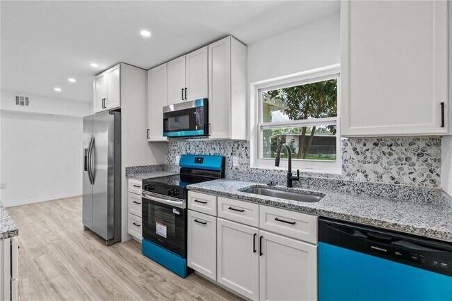 Building Photo - 1435 Eden Dr