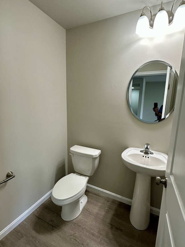 Building Photo - 226 Rojan Rd