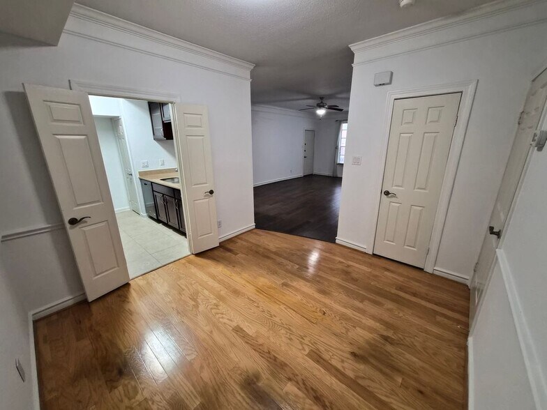 Building Photo - 2700 Revere St