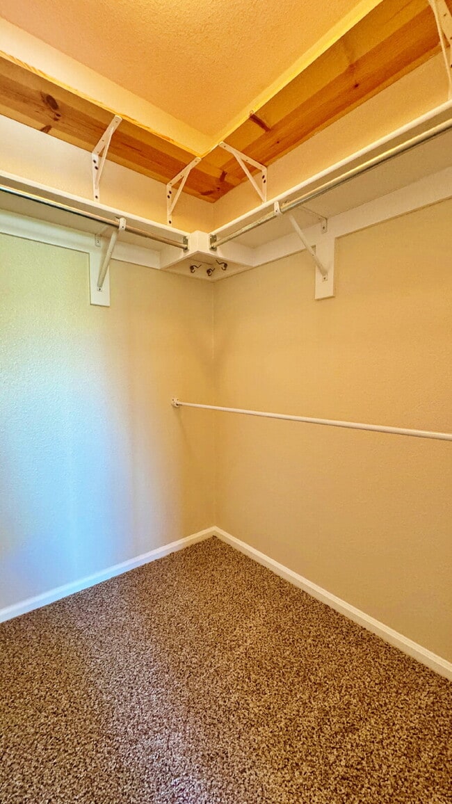 Building Photo - Fantastic Updated 3 Bed 3 Bath in Cherry Creek Schools Great Backyard 2 Car Garage