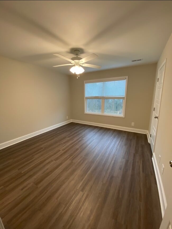 Building Photo - 1027 Glenkirk Dr
