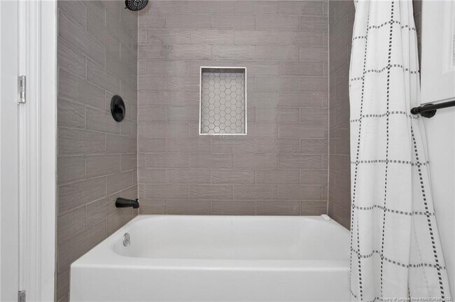 Building Photo - 506 Cross St