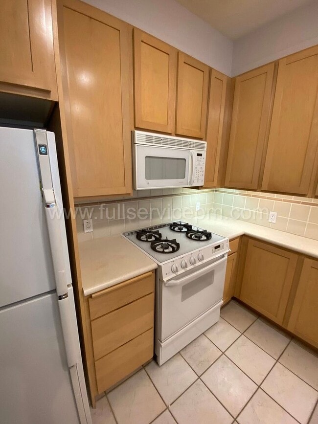 Building Photo - RARE OPENING at Waterfront Landing – Spacious Waterfront 1BR w/ Private Deck, Views & Direct Pike...