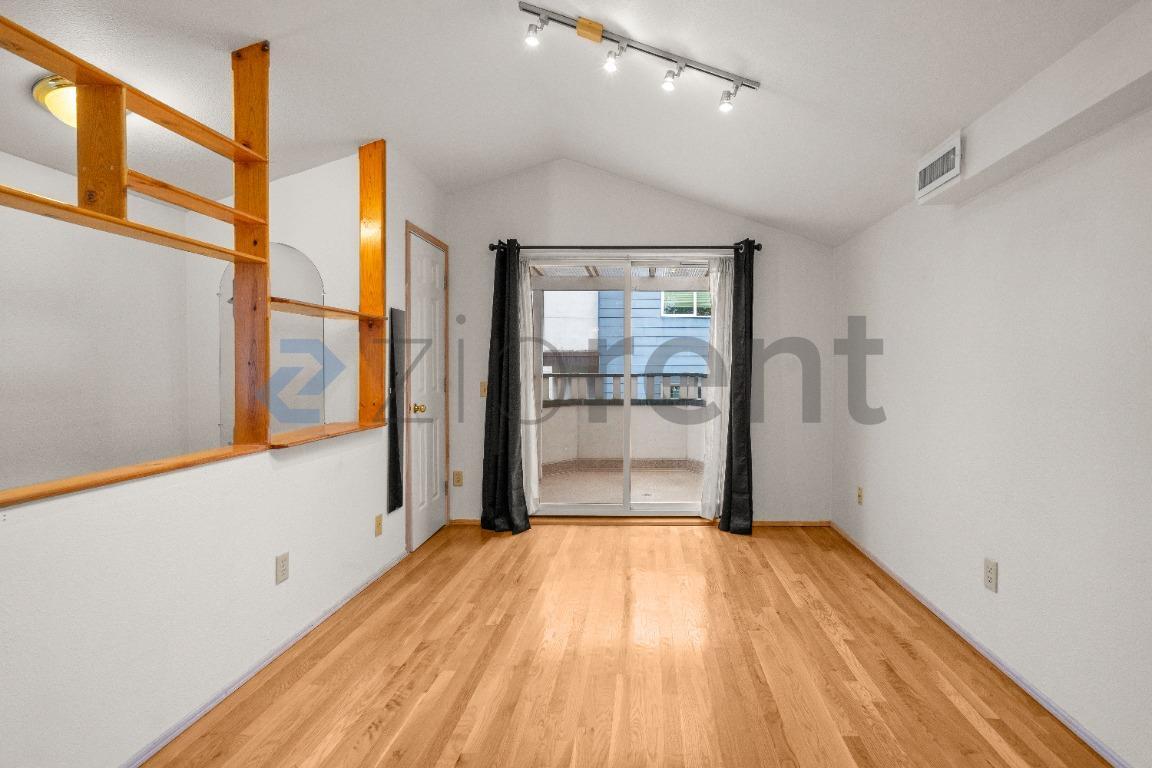 Building Photo - Unit 3