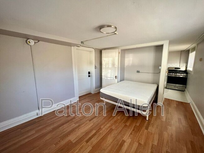 Building Photo - 205 Hillside St